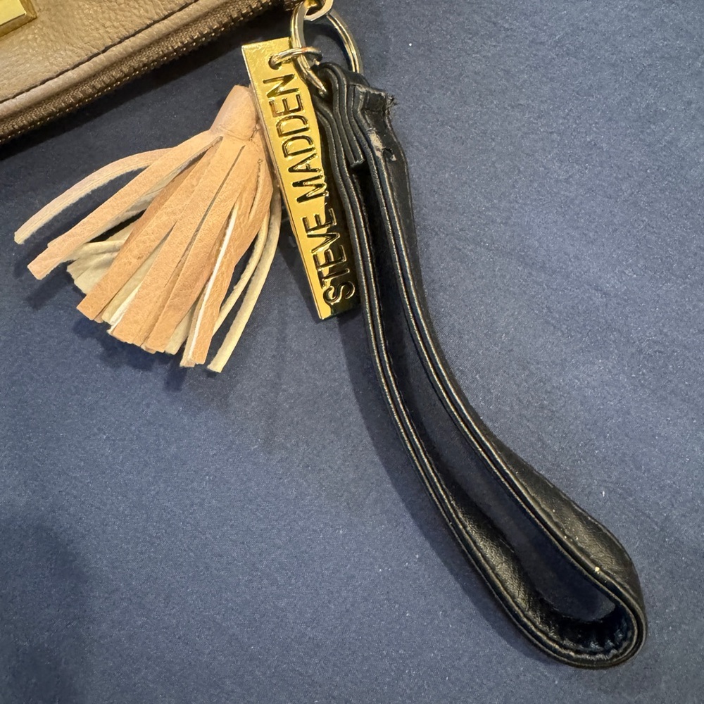 Steve Madden Black and Beige Wristlet - Picture 4 of 7